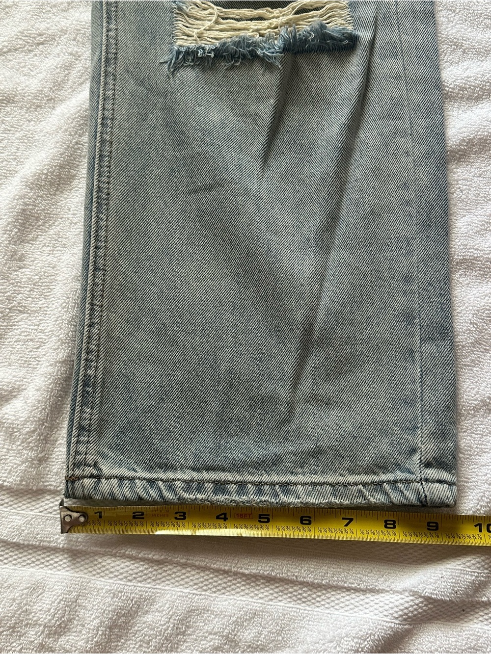 Distressed Ripped Jeans - Light Blue - Picture 4 of 6